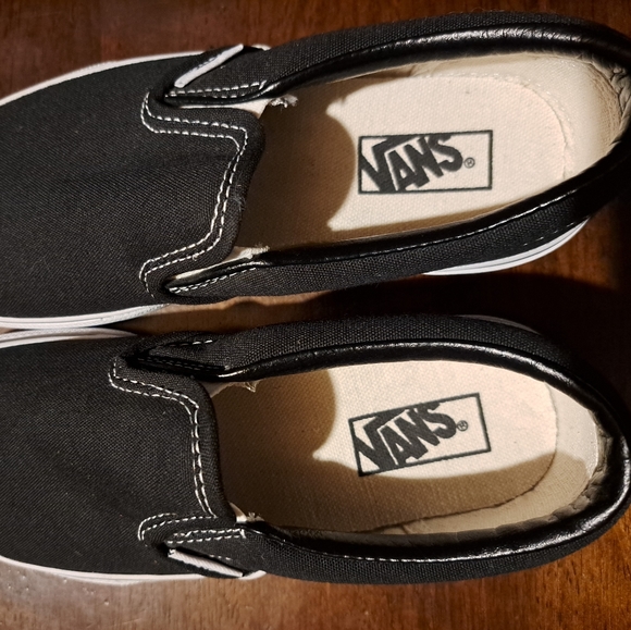 Kids size 9 Vans - Picture 1 of 3